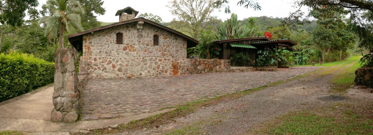 Malekus Mountain Aguas Claras (Alajuela)